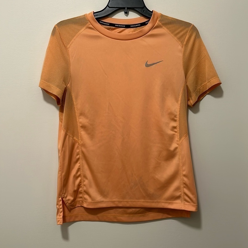 women’s small nike dry fit in a peach color! - Picture 3 of 4